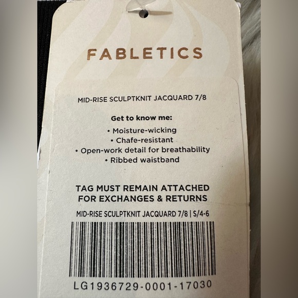 RARE NWT FABLETICS SCULPTKNIT LEPARD PRINT
7/8 LEGGING BLACK - Picture 8 of 10